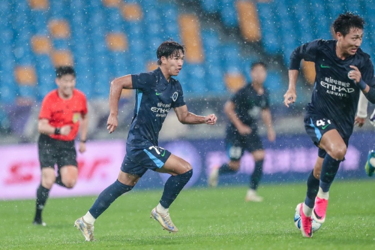 泽瓦里罗传射建功，深圳U20暴雨中客场1-1逼平天津