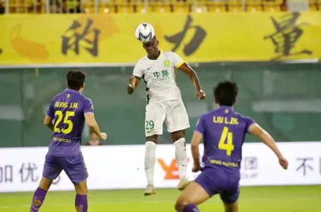 广州豹1-2不敌卫冕冠军 廖均健坦承差距但强调拼劲 广州豹1-2不敌卫冕冠军 廖均健坦承差距但强调拼劲