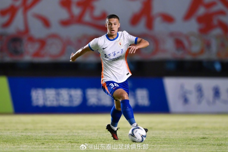 山东泰山5-0横扫广西恒宸 泽卡戴帽陈蒲李小恒破门 山东泰山5-0横扫广西恒宸 泽卡戴帽陈蒲李小恒破门