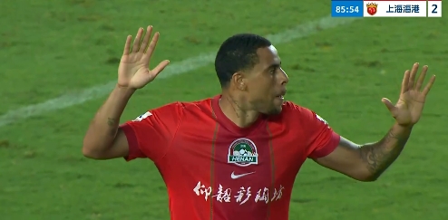 古斯塔沃脚尖越位VAR回看取消绝平球 海港客场2-1险胜河南 古斯塔沃脚尖越位VAR回看取消绝平球 海港客场2-1险胜河南