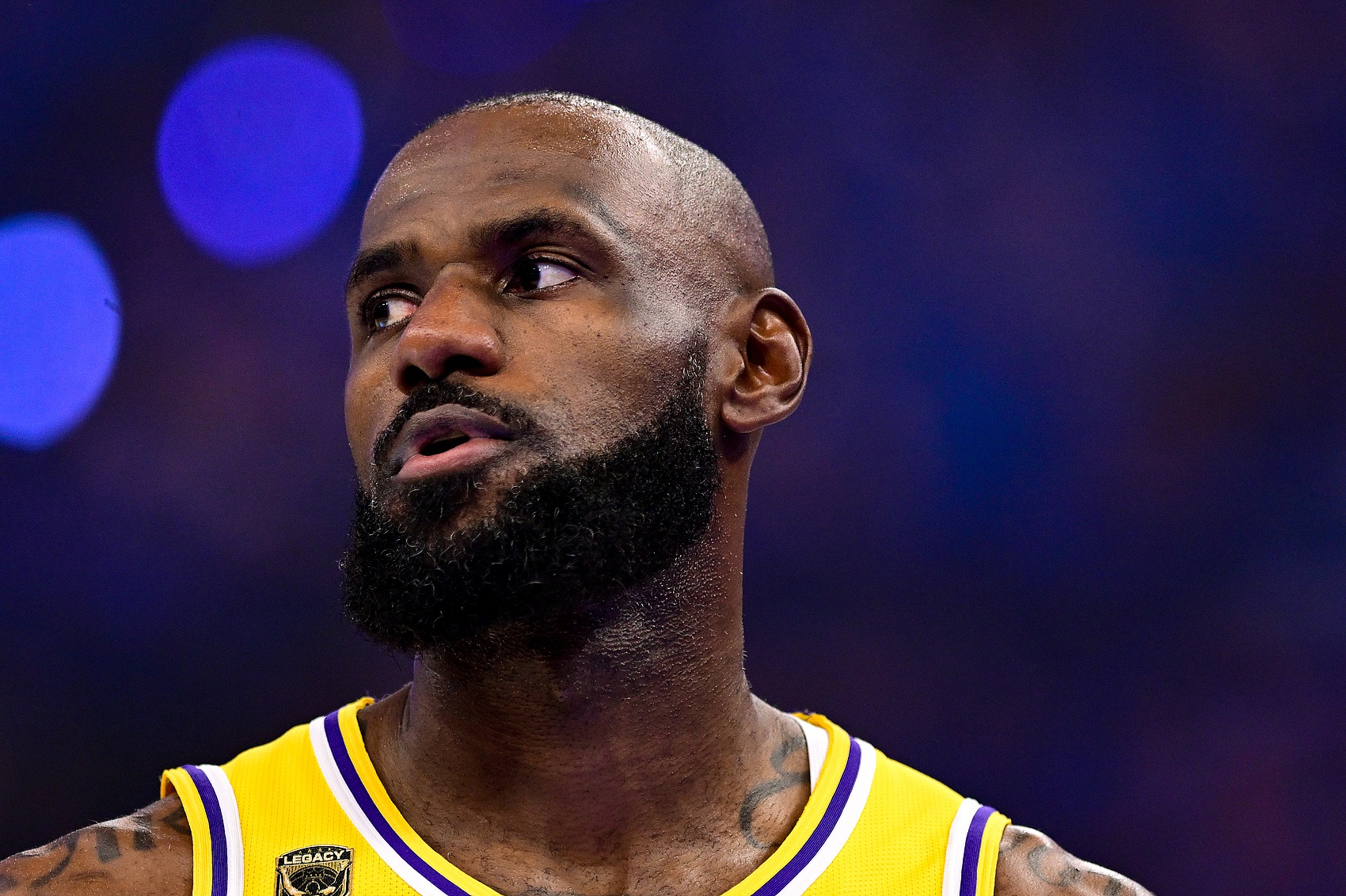 Windhorst：詹姆斯自由市场策略转向 湖人续约优先级在里夫斯之后