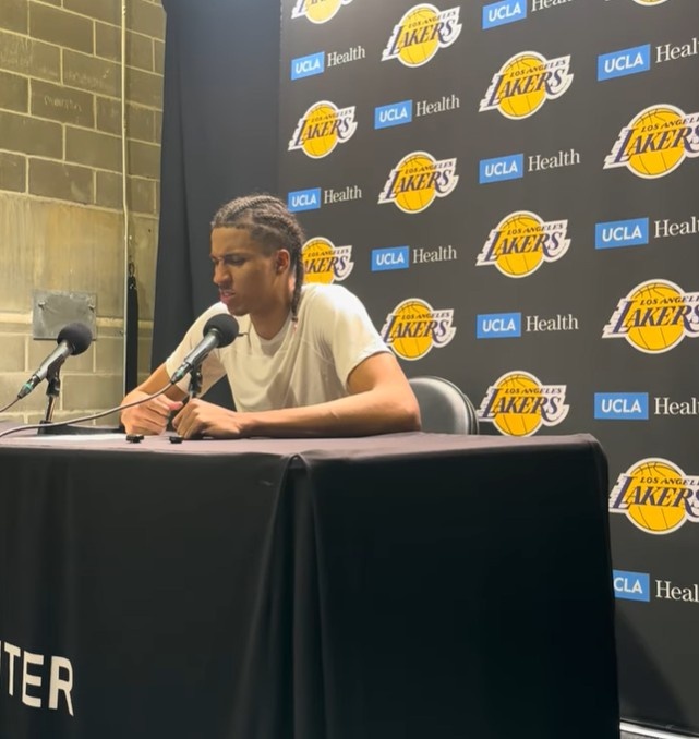 卡尔19分难救主 客串控卫谈口袋妙传：吸引包夹就分球
