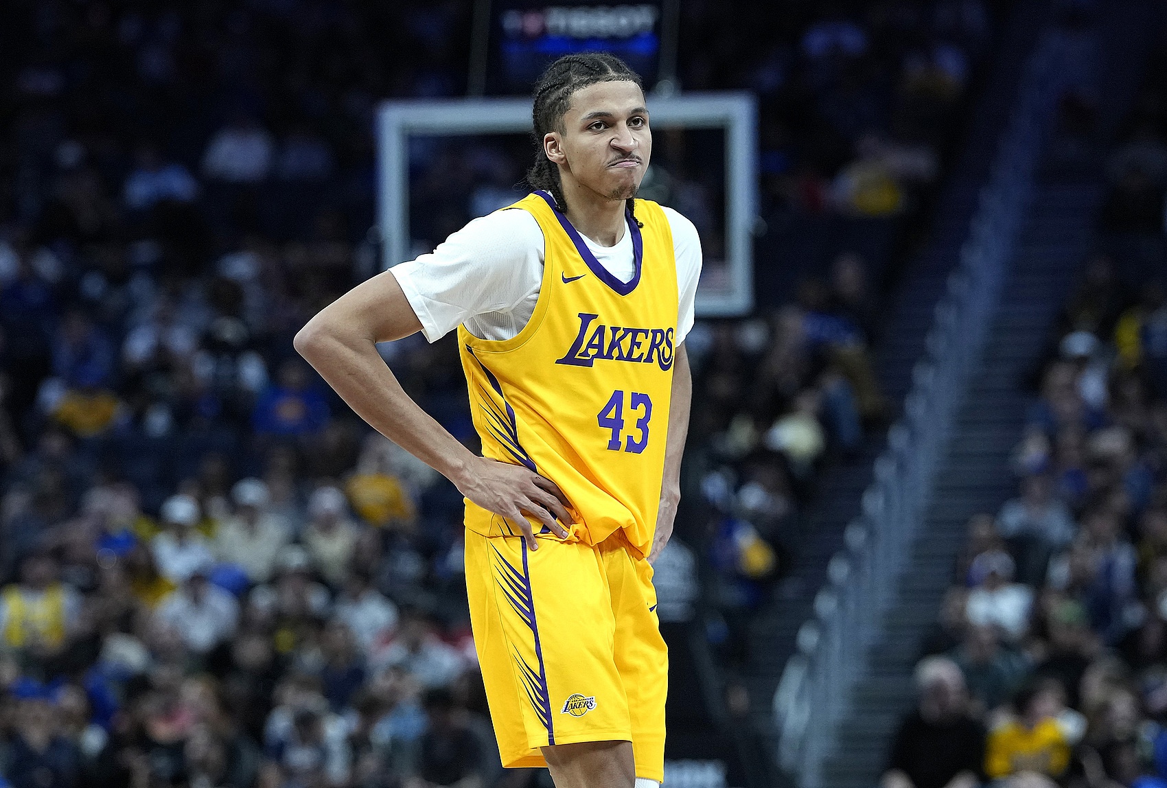卡尔半场12+5领跑湖人 夏季联赛热火领先10分