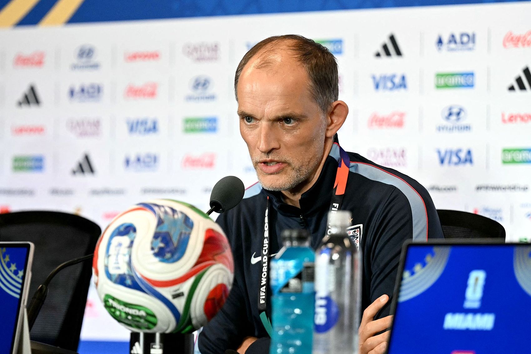 世界杯后算账：FIFA铁腕延迟处罚裁判批评者