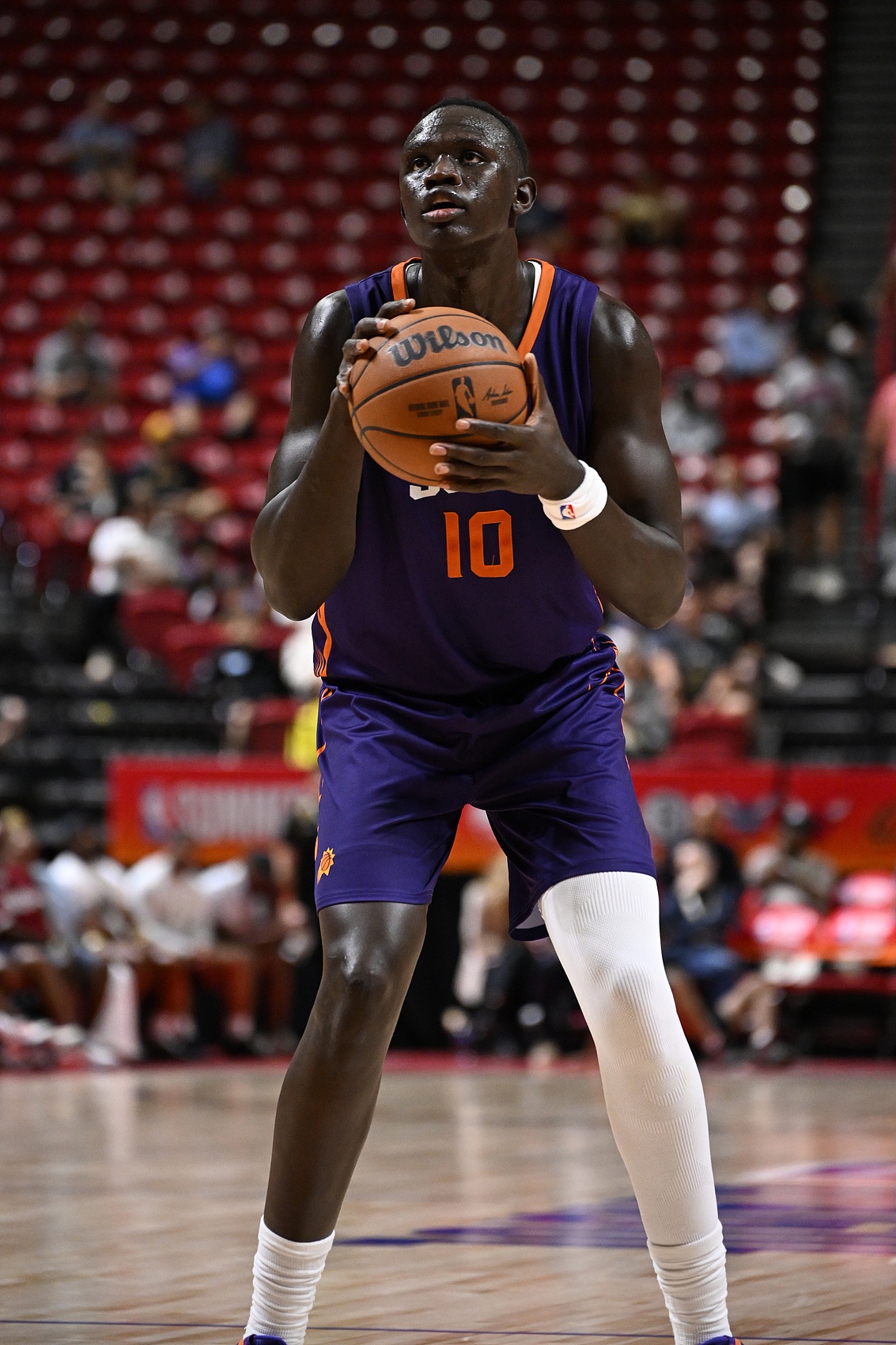 布泽尔稳夺夏联MVP 威尔逊场均23.5分显露全能身手