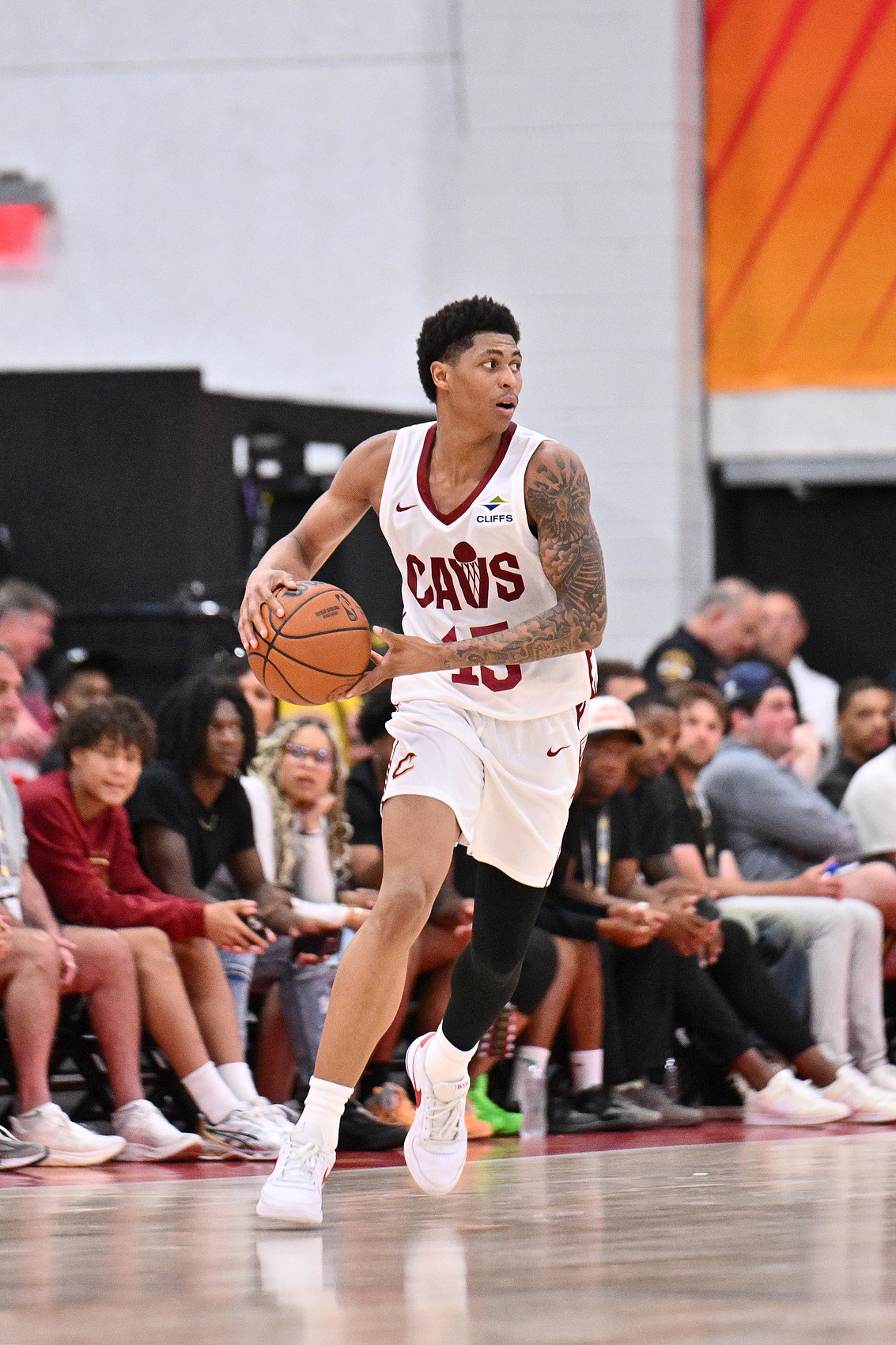 布泽尔稳夺夏联MVP 威尔逊场均23.5分显露全能身手