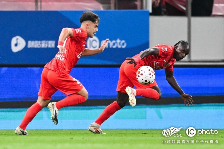 三粒进球被吹 海港主场0-1负泰山