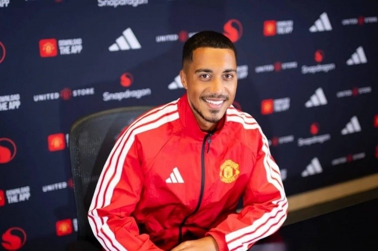蒂莱曼斯:我已100%恢复,不会去填补卡塞米罗空缺 蒂莱曼斯:我已100%恢复,不会去填补卡塞米罗空缺