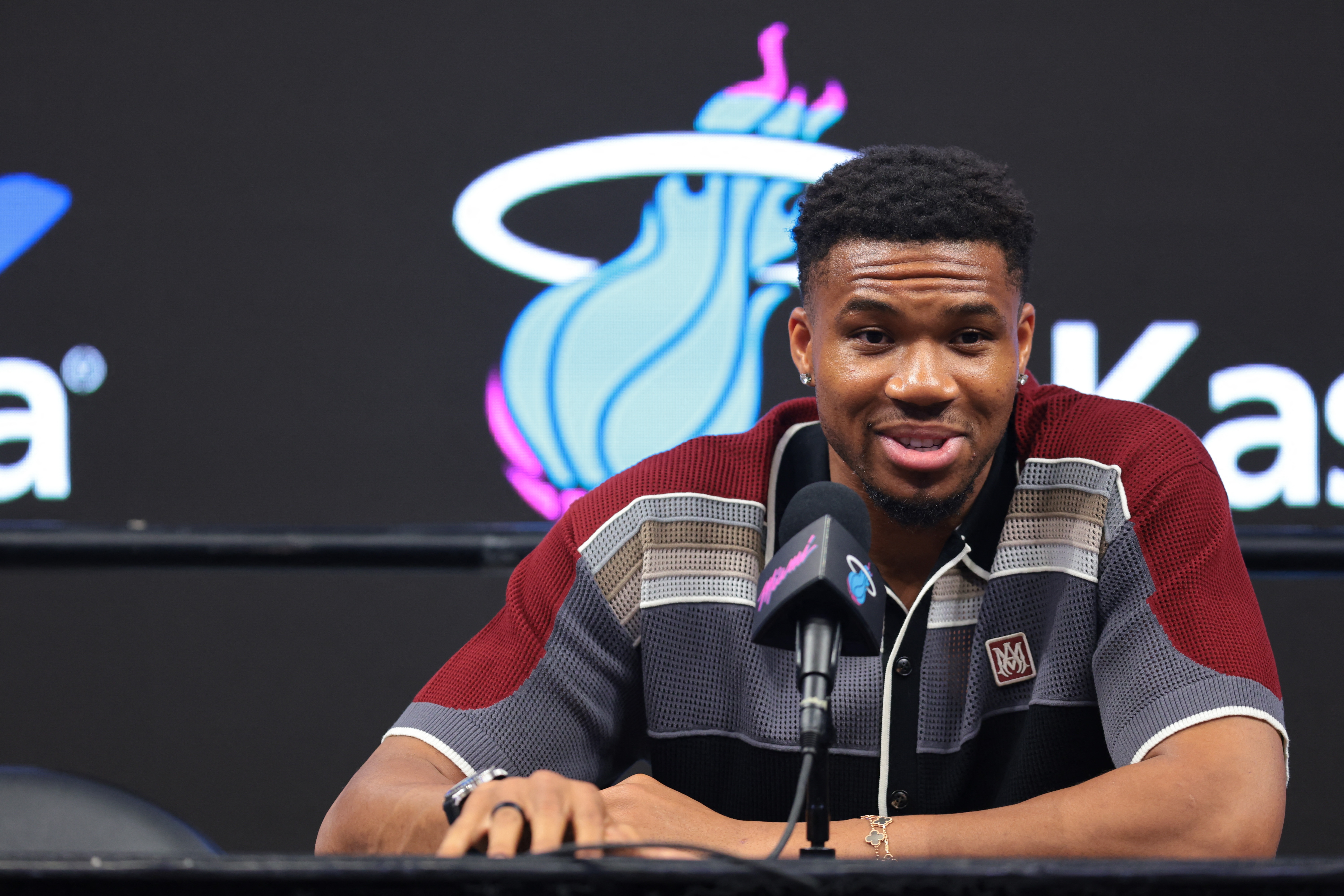贝弗利:字母哥与雄鹿之间相互有爱 但NBA里没什么永远不变