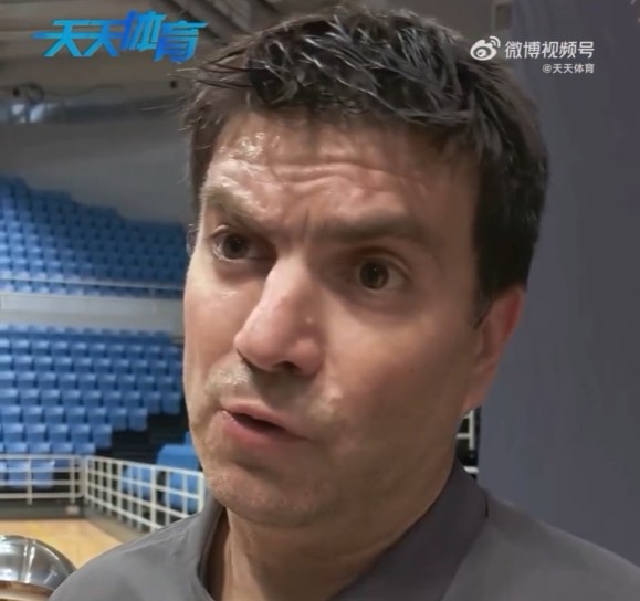 哈里斯:很荣幸成为北控主教练 希望能给北控建立起一个体系