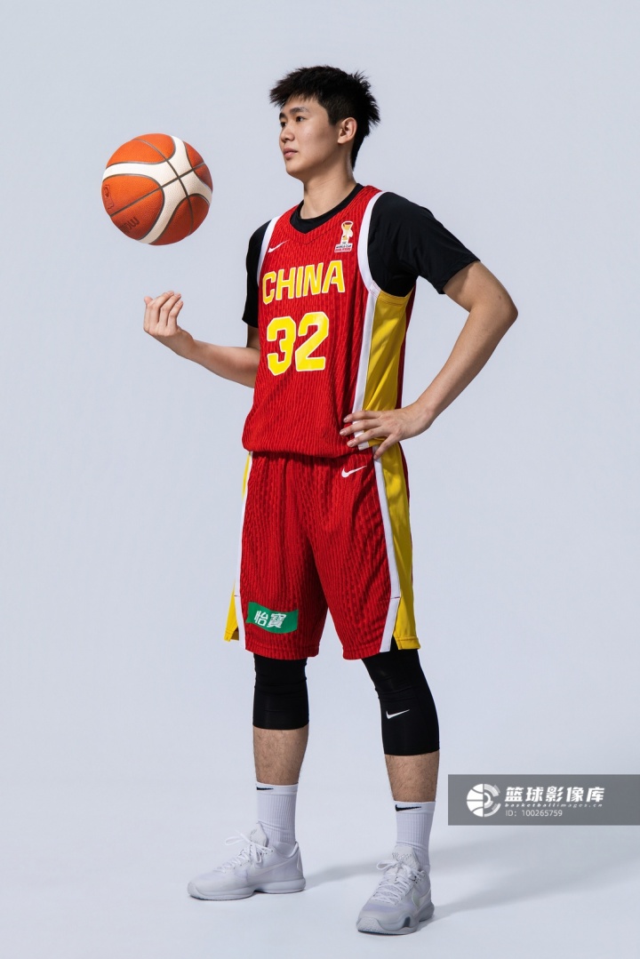 媒体人:这个夏天李悦洲的进步很明显 三分&突破都比之前有提升