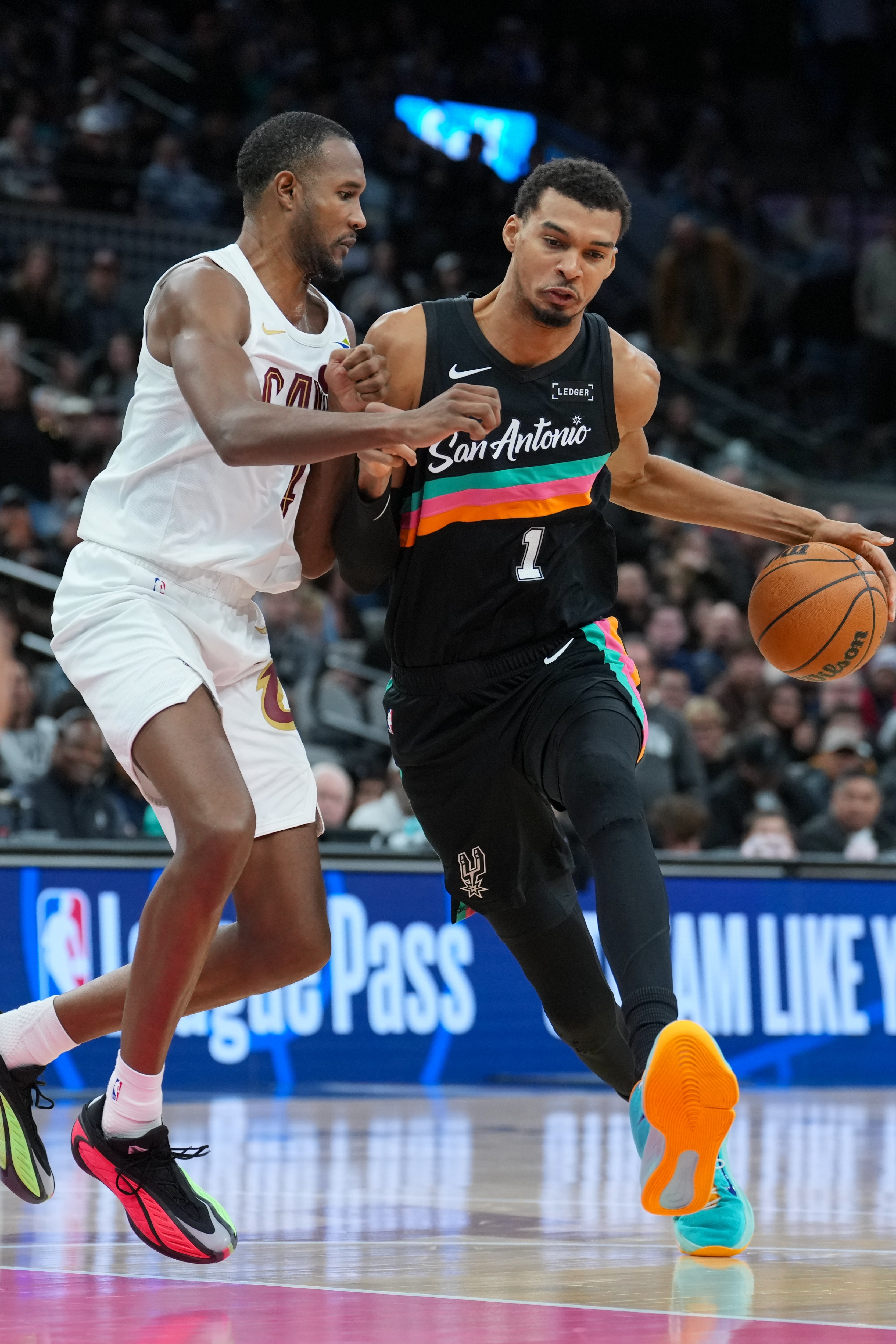 队记:有文班在莫布里无法再次当选DPOY 但这不会弱化后者的防守