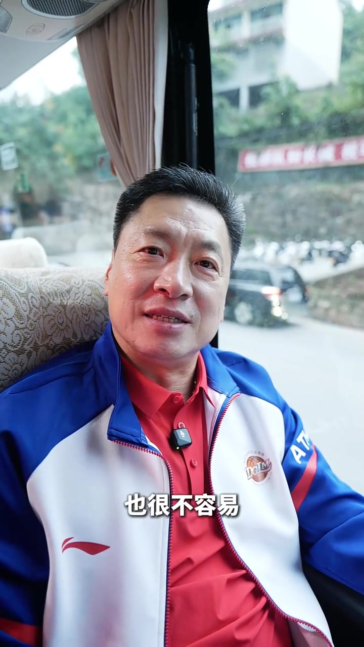 李春江关注青少年篮球:加油 每一个热爱篮球的少年!