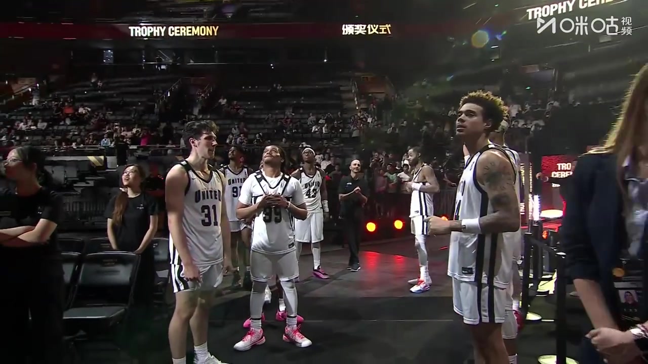 FIBA洲际杯-G联赛联队击败维尔纽斯夺冠 斯科拉为MVP迪克森颁奖